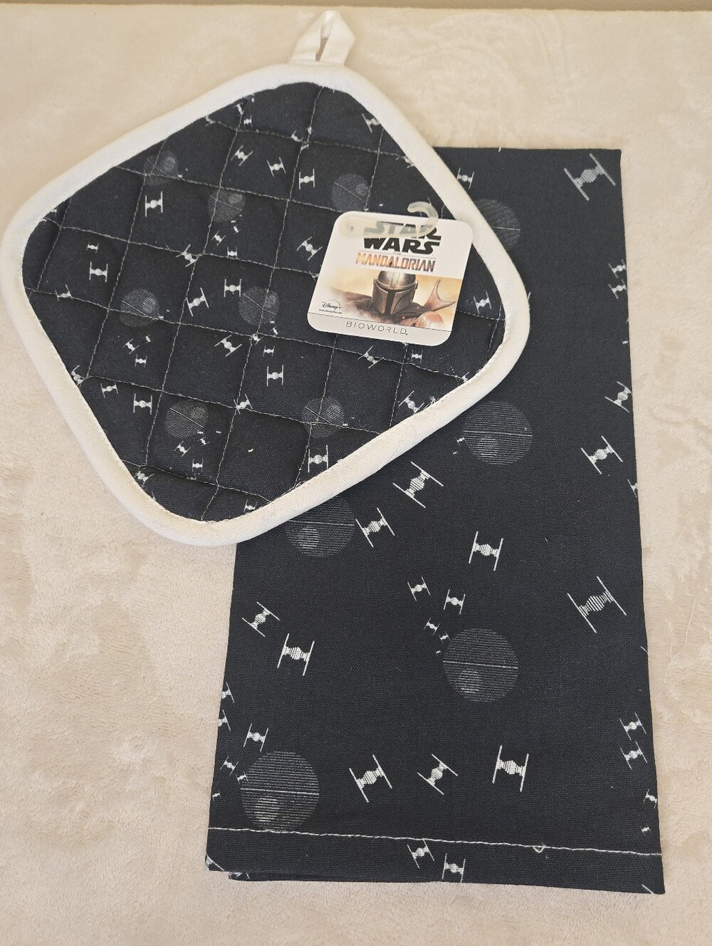 Star Wars Mandalorian Pot Holder And Dish Towel Set